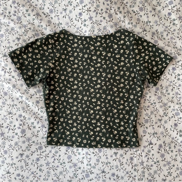 brandy melville green floral top - Picture 2 of 2